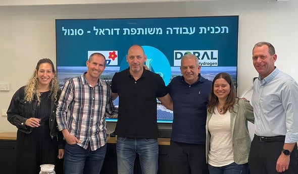 דוראל וסונול במעמד חתימת ההסכם 